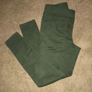 No boundaries size medium (7-9) hunter green
